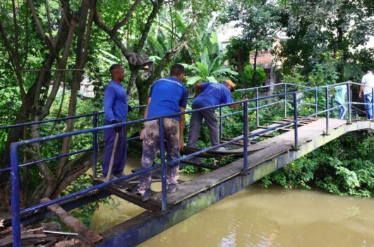 Ponte de Pedestres no Caputera recebe serviços de manutenção Ponte de Pedestres no Caputera recebe serviços de manutenção