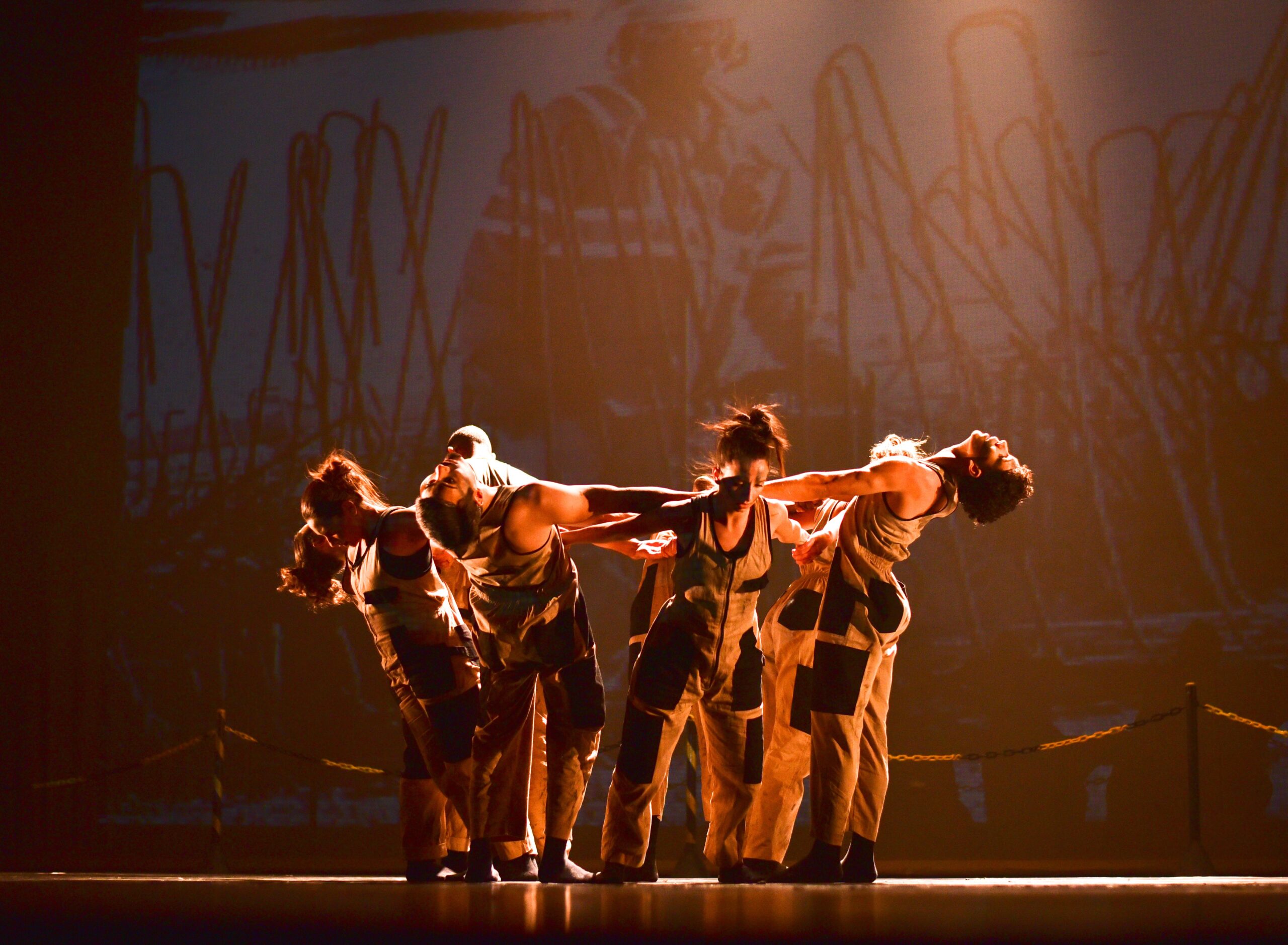 Setecentos bailarinos participam do 14º Litoral em Dança no Teatro