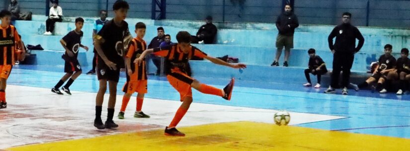 Copa da Criança de Futsal de Caraguatatuba começa com 23 gols em quatro jogos