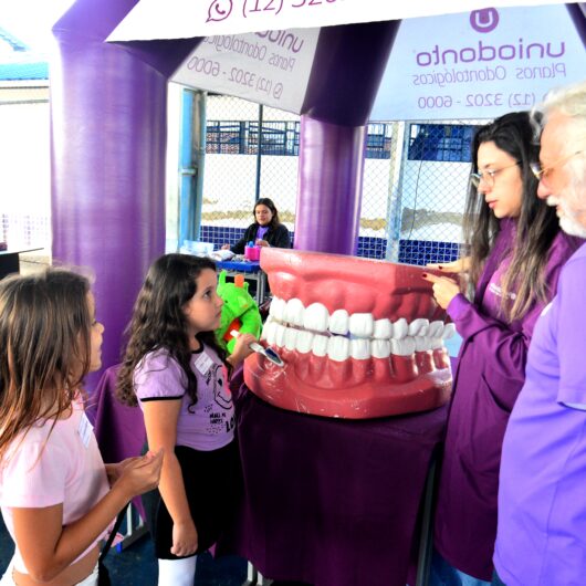 Projeto “Dentista na Escola” reúne pais e filhos das escolas municipais da Zona Sul de Caraguatatuba Projeto “Dentista na Escola” reúne pais e filhos das escolas municipais da Zona Sul de Caraguatatuba