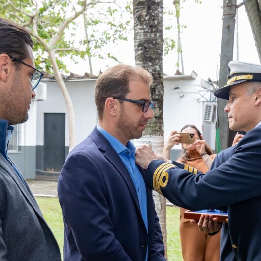 Caraguatatuba é homenageada no Dia da Marinha com Medalha do Centenário Caraguatatuba é homenageada no Dia da Marinha com Medalha do Centenário