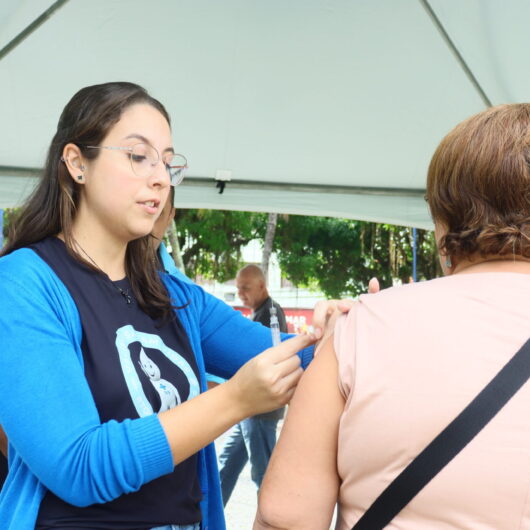 Vacinação contra gripe para público geral segue até sábado na Praça Dr. Cândido Mota em Caraguatatuba Vacinação contra gripe para público geral segue até sábado na Praça Dr. Cândido Mota em Caraguatatuba