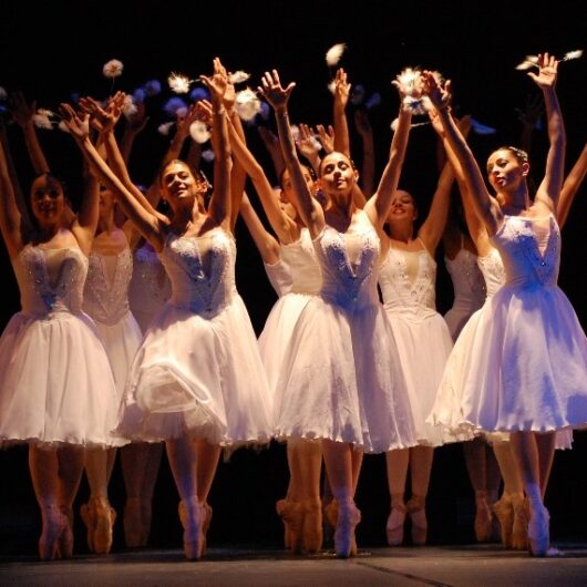 14º Litoral em Dança tem início nesta quinta-feira com competições e aulas abertas 14º Litoral em Dança tem início nesta quinta-feira com competições e aulas abertas