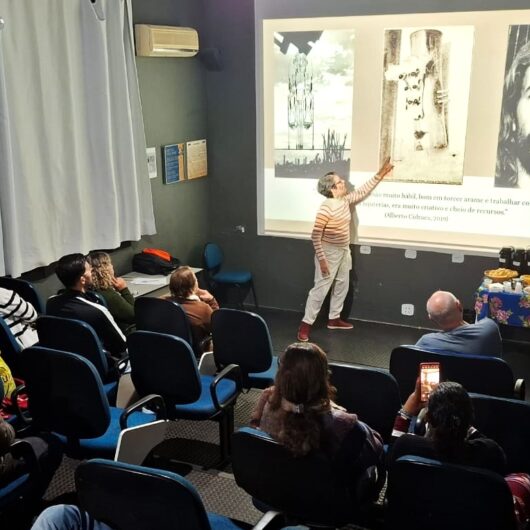 Ceramista Luciana Renna abre 9º Semana de Arquivos em Caraguatatuba com palestra sobre Toninho Cordeiro Ceramista Luciana Renna abre 9º Semana de Arquivos em Caraguatatuba com palestra sobre Toninho Cordeiro