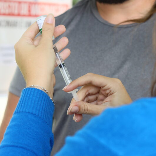 Caraguatatuba registra mais de três mil aplicações de vacina contra gripe em ação descentralizada Caraguatatuba registra mais de três mil aplicações de vacina contra gripe em ação descentralizada
