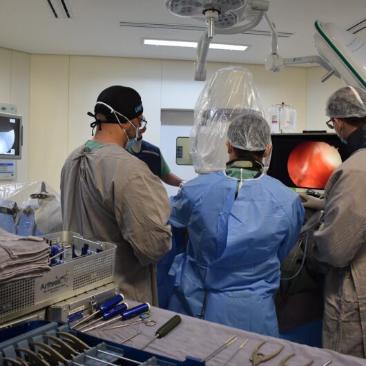 Hospital Regional do Litoral Norte realiza primeira cirurgia minimamente invasiva no quadril Hospital Regional do Litoral Norte realiza primeira cirurgia minimamente invasiva no quadril