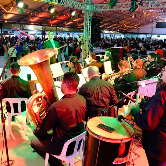 Centenas de pessoas prestigiam abertura do 26º Festival do Camarão em Caraguatatuba Centenas de pessoas prestigiam abertura do 26º Festival do Camarão em Caraguatatuba