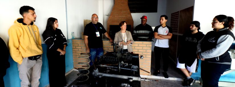 Alunos do Curso de Mecânica Automotiva Básica participam de aula prática em Caraguatatuba Alunos do Curso de Mecânica Automotiva Básica participam de aula prática em Caraguatatuba