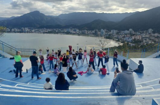 Governo Municipal realiza projeto piloto com crianças e jovens do residencial Getuba Governo Municipal realiza projeto piloto com crianças e jovens do residencial Getuba