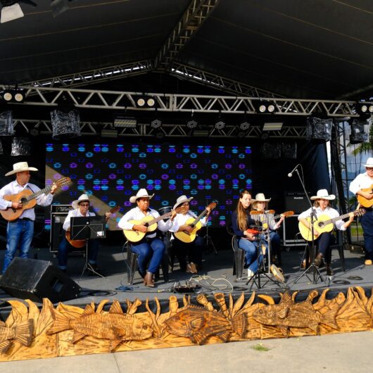 Abertura do 20º Festival da Tainha reúne centenas de pessoas na região sul de Caraguatatuba Abertura do 20º Festival da Tainha reúne centenas de pessoas na região sul de Caraguatatuba