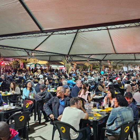 20º Festival da Tainha recebe cerca de 20 mil pessoas e comercializa mais de quatro mil toneladas do pescado 20º Festival da Tainha recebe cerca de 20 mil pessoas e comercializa mais de quatro mil toneladas do pescado