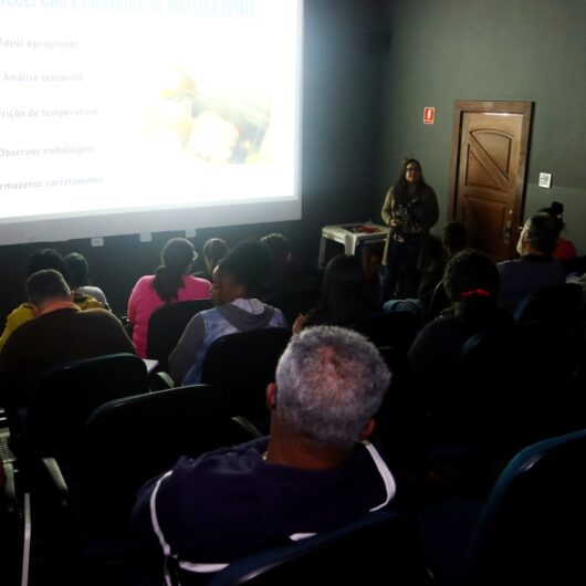 Alunos da capacitação “Boas Práticas em Manipulação de Alimentos” recebem certificado