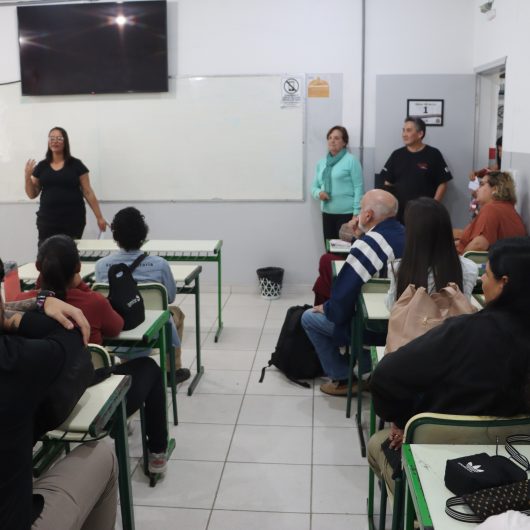 Alunos dos Cursos de Excel e Marketing digital iniciam atividades