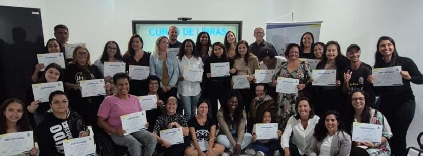 Alunos concluem curso de LIBRAS oferecido pela Secretaria dos Direitos da Pessoa com Deficiência e do Idoso