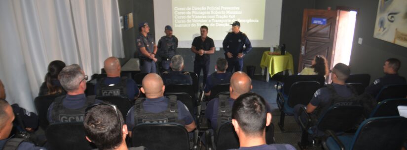 Guardas Civis Municipais participam de curso sobre direção defensiva em parceria com a Polícia Militar em Caraguatatuba Guardas Civis Municipais participam de curso sobre direção defensiva em parceria com a Polícia Militar em Caraguatatuba