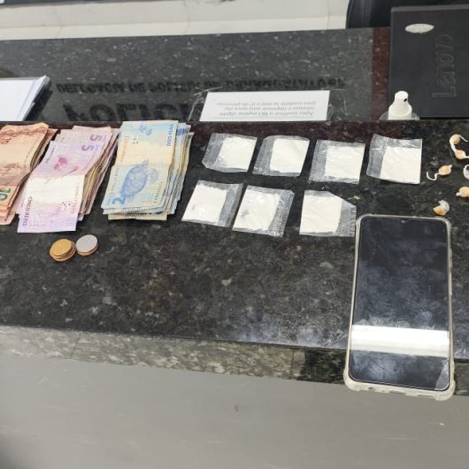 Guarda Civil de Caraguatatuba prende traficante e procurado da Justiça no bairro Jaraguazinho Guarda Civil de Caraguatatuba prende traficante e procurado da Justiça no bairro Jaraguazinho
