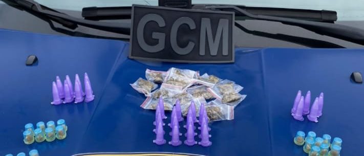 Adolescente é apreendido com porções de drogas pela Guarda Civil de Caraguatatuba Adolescente é apreendido com porções de drogas pela Guarda Civil de Caraguatatuba