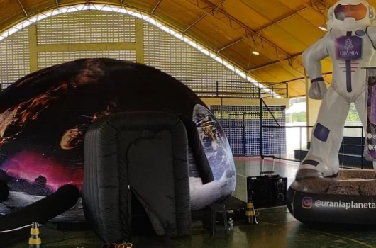 Planetário Itinerante leva experiência imersiva em astronomia às escolas municipais de Caraguatatuba Planetário Itinerante leva experiência imersiva em astronomia às escolas municipais de Caraguatatuba