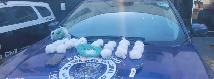 Guarda Civil prende mulher com 1,4 mil porções de droga em Caraguatatuba Guarda Civil prende mulher com 1,4 mil porções de droga em Caraguatatuba