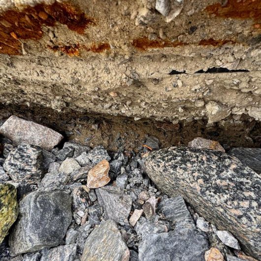 Governo Municipal interdita acesso ao Molhe do Rio Juqueriquerê por risco estrutural