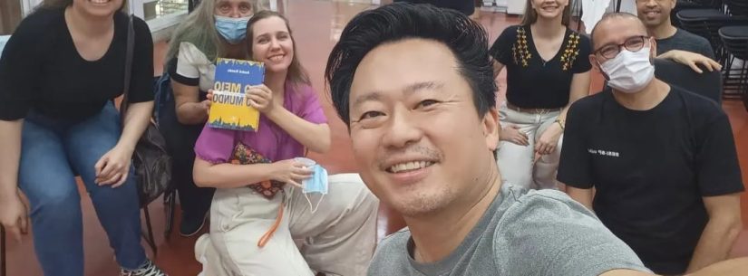 Formação de Leitores recebe autor André Kondo em Caraguatatuba