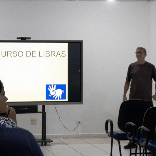 Caraguatatuba abre vagas para 2ª turma de curso gratuito de Iniciação em Libras Caraguatatuba abre vagas para 2ª turma de curso gratuito de Iniciação em Libras