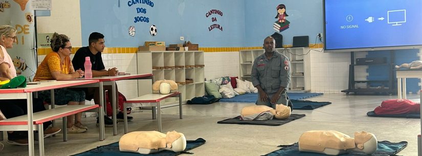 Escola de Caraguatatuba recebe curso de Primeiros Socorros do Corpo de Bombeiros