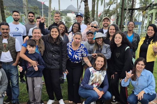 Comunidade surda de Caraguatatuba participa de encontro no Dia Nacional dos Surdos na Praia Acessível Comunidade surda de Caraguatatuba participa de encontro no Dia Nacional dos Surdos na Praia Acessível
