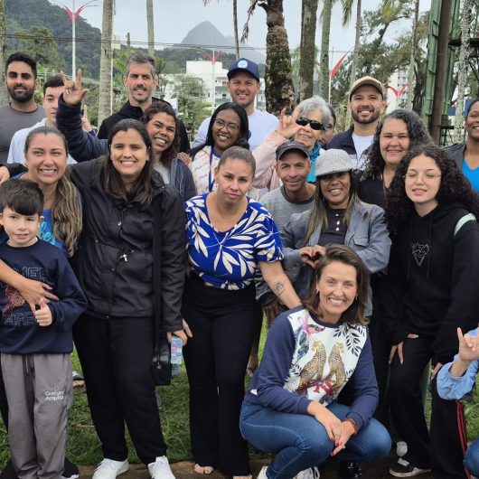 Comunidade surda de Caraguatatuba participa de encontro no Dia Nacional dos Surdos na Praia Acessível Comunidade surda de Caraguatatuba participa de encontro no Dia Nacional dos Surdos na Praia Acessível