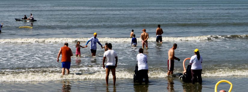 Programa Praia Acessível recebe PcDs atendidos pelo Ceprocom de São Bento do Sapucaí