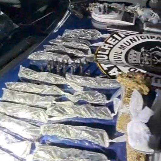 Guarda Civil de Caraguatatuba prende homem com mais de 1,5 mil porções de drogas