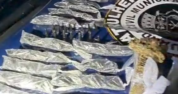 Guarda Civil de Caraguatatuba prende homem com mais de 1,5 mil porções de drogas