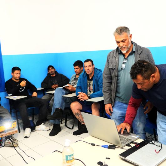 Profissionais da área recebem curso gratuito de Reciclagem da NR-35 em Caraguatatuba