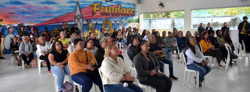 Caraguatatuba entrega carteiras de registro a 62 artesãos e fortalece setor de economia criativa