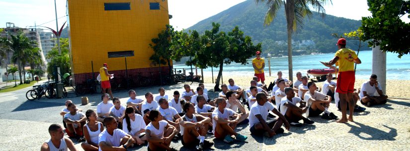 35 candidatos iniciam curso de formação para Guarda-Vidas Temporários em Caraguatatuba