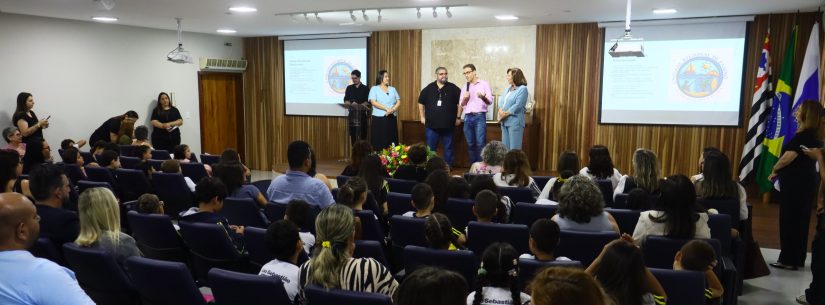 Caraguatatuba recebe solenidade do Prêmio Excelência Educacional com homenagem a escolas destaque no Saresp