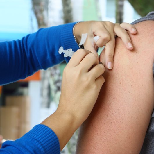 Caraguatatuba realiza campanha de vacinação contra HPV e reforça atualização de cadernetas Caraguatatuba realiza campanha de vacinação contra HPV e reforça atualização de cadernetas