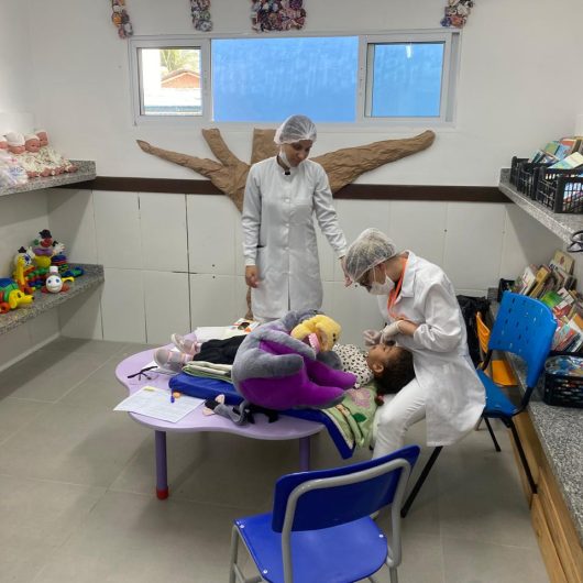 Caraguatatuba realiza tratamento restaurador atraumático em escolas municipais