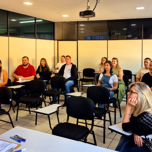 Secretaria de Administração de Caraguatatuba investe em Curso de Liderança para servidores públicos Secretaria de Administração de Caraguatatuba investe em Curso de Liderança para servidores públicos