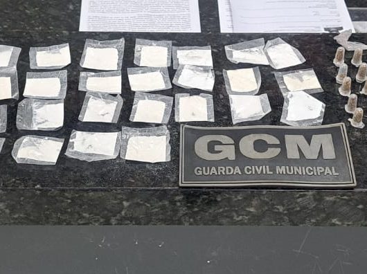 Homem é preso com drogas após tentar resistir à prisão da Guarda Civil de Caraguatatuba