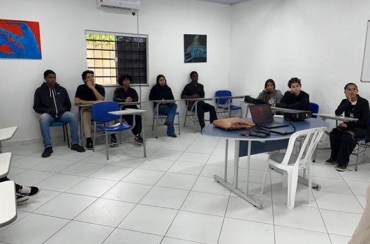 Jovens atendidos pelo CRAS de Caraguatatuba participam de encontro sobre programas de acesso ao mercado de trabalho Jovens atendidos pelo CRAS de Caraguatatuba participam de encontro sobre programas de acesso ao mercado de trabalho