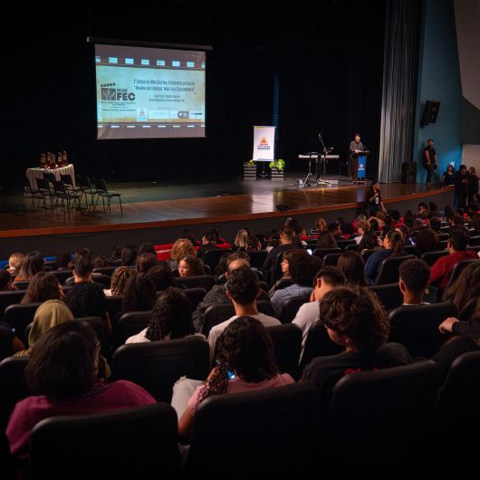 Caraguatatuba celebra talentos no 1º MiniFEC “Imagens que educam, vozes que transformam” Caraguatatuba celebra talentos no 1º MiniFEC “Imagens que educam, vozes que transformam”