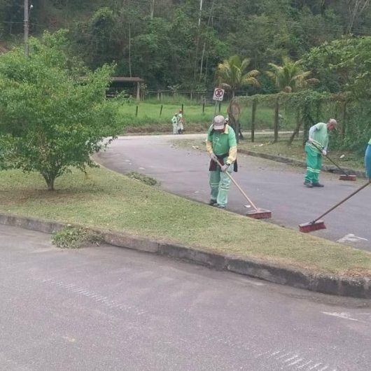 Serviços de limpeza envolvem mais de dez bairros de Caraguatatuba na penúltima semana de outubro Serviços de limpeza envolvem mais de dez bairros de Caraguatatuba na penúltima semana de outubro
