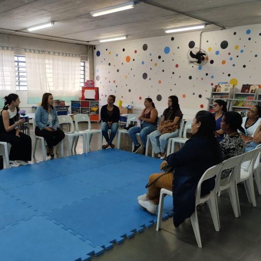 Roda de conversa aborda enfrentamento à violência doméstica em escolas municipais de Caraguatatuba Roda de conversa aborda enfrentamento à violência doméstica em escolas municipais de Caraguatatuba