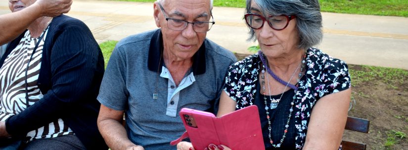 Oficina “Conectando Gerações: aprendendo a usar o celular com segurança” é sucesso na Semana de Valorização à Pessoa Idosa