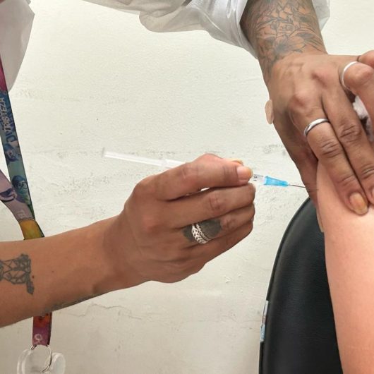 Imunização contra HPV e atualização vacinal de crianças e adolescentes segue até o fim de outubro Imunização contra HPV e atualização vacinal de crianças e adolescentes segue até o fim de outubro