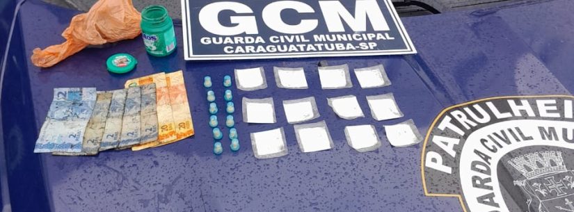Guarda Civil de Caraguatatuba prende traficante após tentativa de fuga no Travessão Guarda Civil de Caraguatatuba prende traficante após tentativa de fuga no Travessão