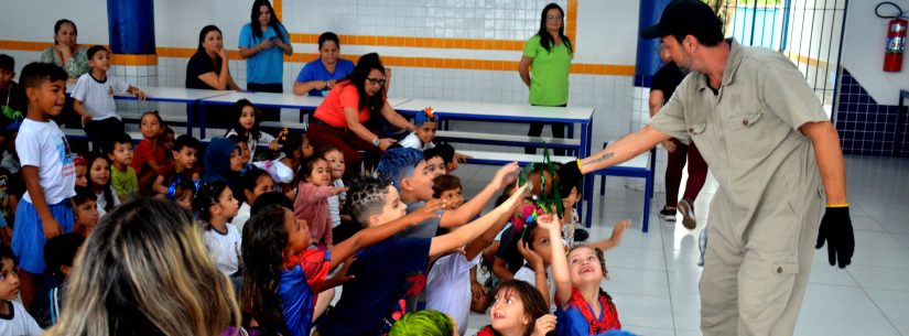 Espetáculo “Quanta Coisa o Lixo É” leva reflexão sobre sustentabilidade a alunos da rede municipal em Caraguatatuba