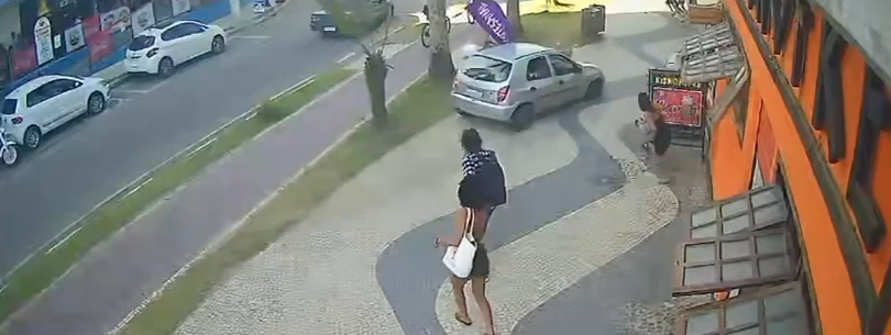 Condutor sem habilitação e alcoolizado é detido após invadir calçadão na Martim de Sá