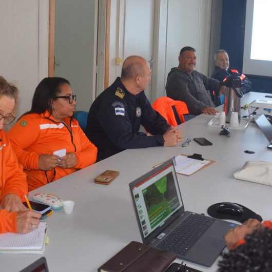 Reunião do Programa APELL define melhorias no site e planejamento de simulado de emergência em Caraguatatuba